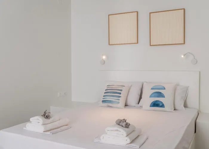 A Tinian 4 בית הארחה 3*